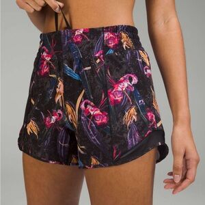 Lululemon hotty hot shorts in veiled floral black- Size 2
